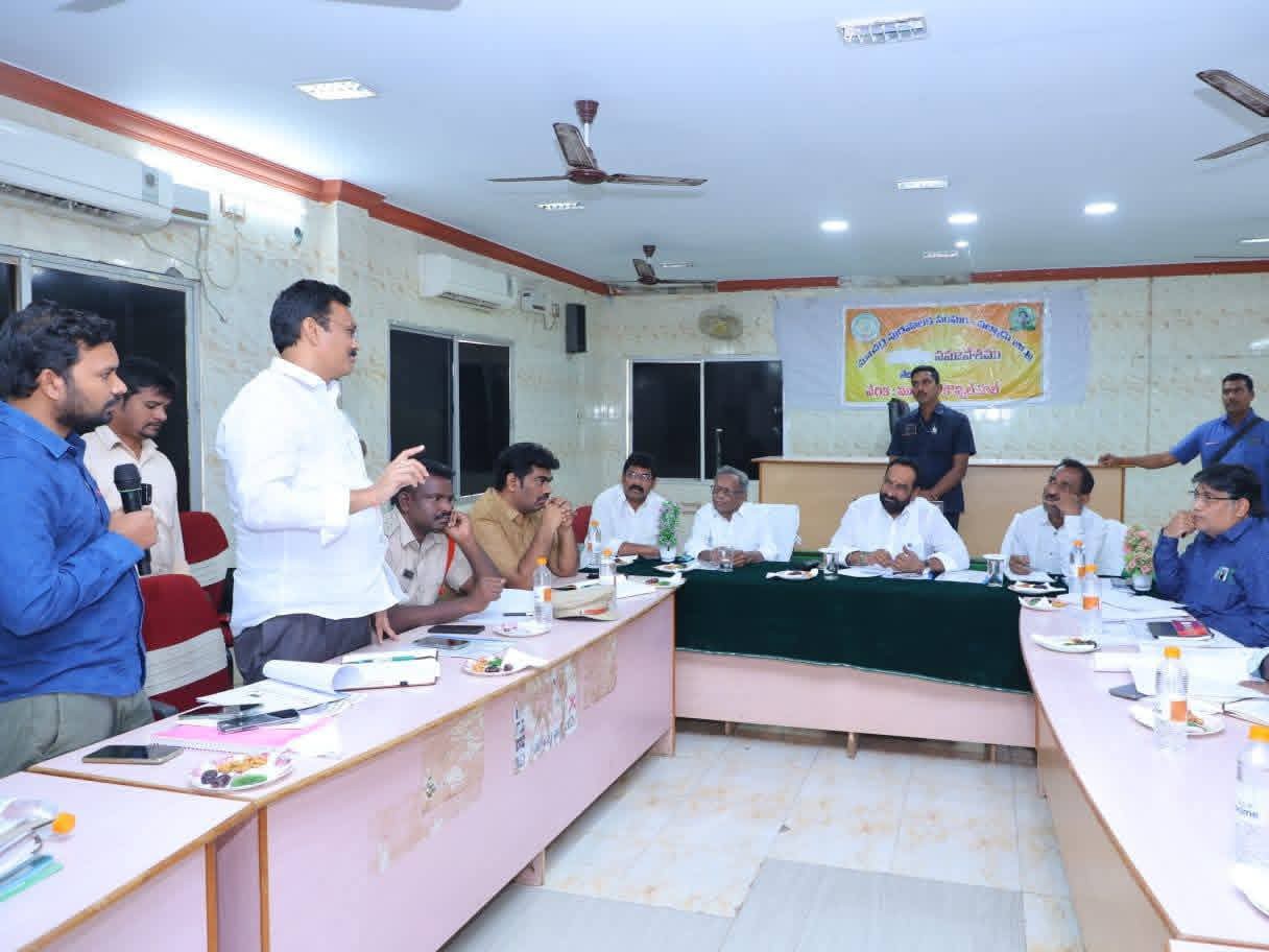 మాచర్ల పట్టణ అభివృద్ధి పనులపై ఎమ్మెల్యే సమీక్ష