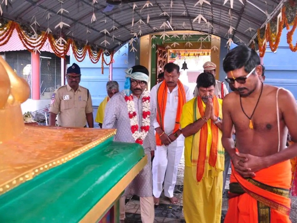 శ్రీ అభయ వెంకటేశ్వరస్వామిని దర్శించుకున్న ఖమ్మం జడ్జి