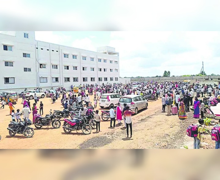 సంక్రాంతి సెలవులు.. విద్యార్థుల సంతోషం