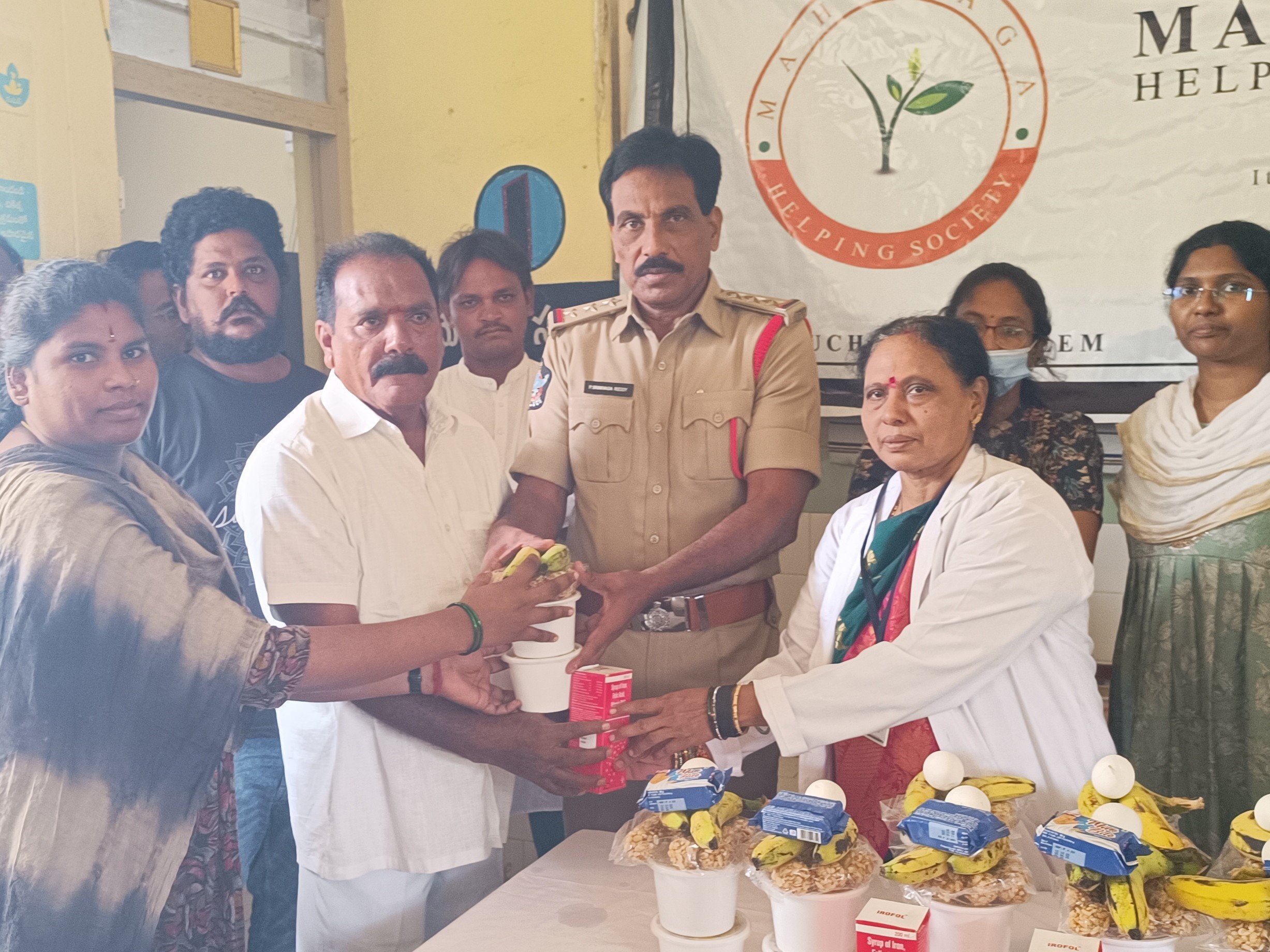 గర్భిణీలకు పౌష్టికాహార పంపిణీ