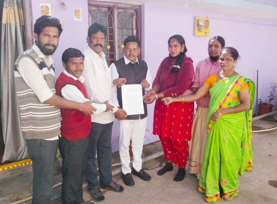 ‘కార్మికులు, ఉద్యోగులకు వేతనాలు పెంచాలి’