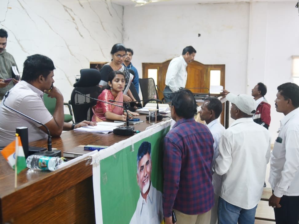 ‘మీకోసం కార్యక్రమానికి 81 ఫిర్యాదులు’