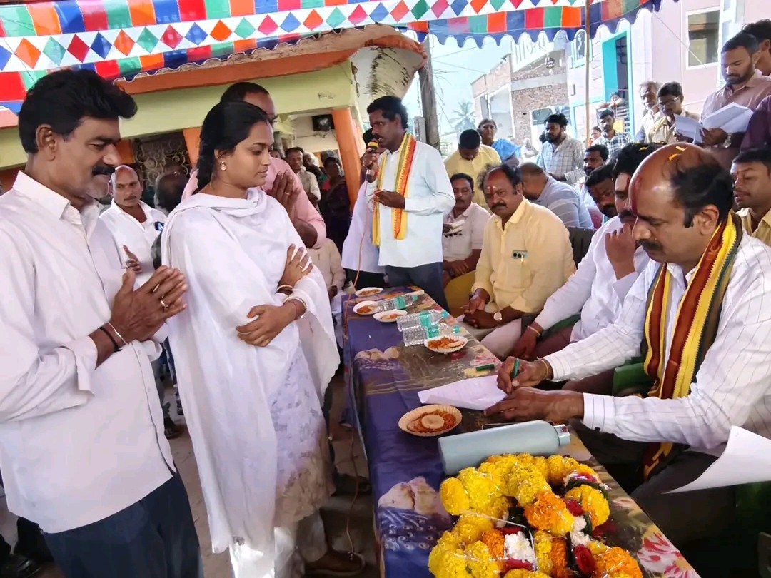 ప్రజల నుంచి వినతులు స్వీకరించిన ఎంపీ