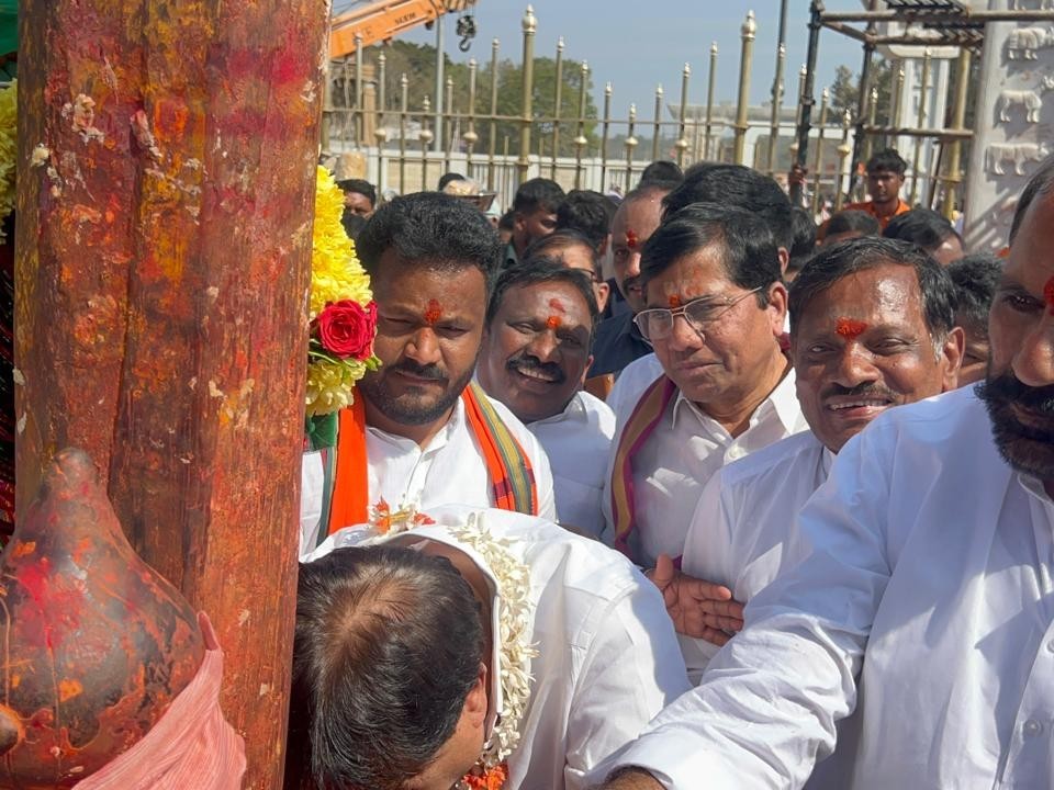 వనదేవతలను దర్శించుకున్న కొండేటి శ్రీధర్