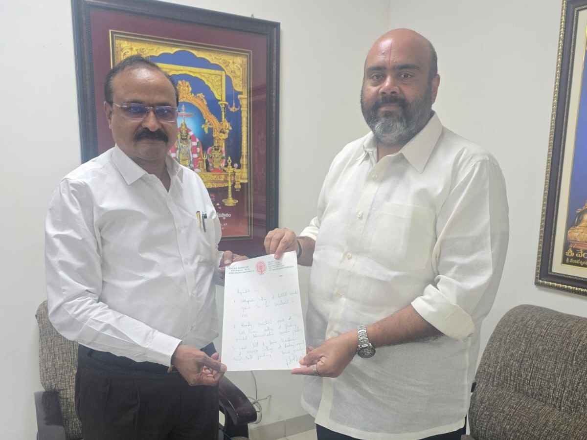 దేవాదాయ శాఖ కమిషనర్‌ను కలసిన ఎమ్మెల్యే