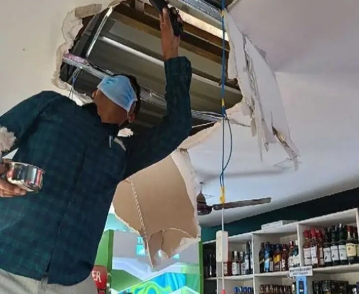 బడి వైన్స్ లో దొంగతనం