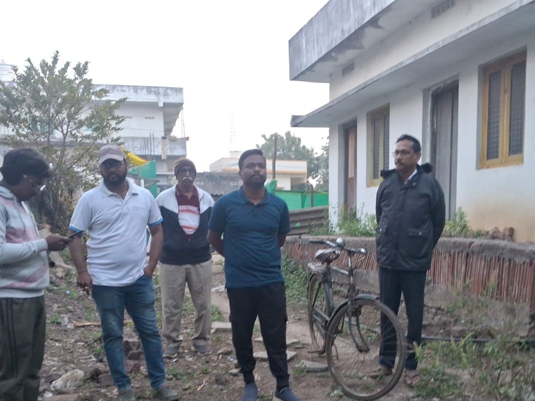 ప్రజల సమస్యలను అడిగి తెలుసుకున్న కమిషనర్