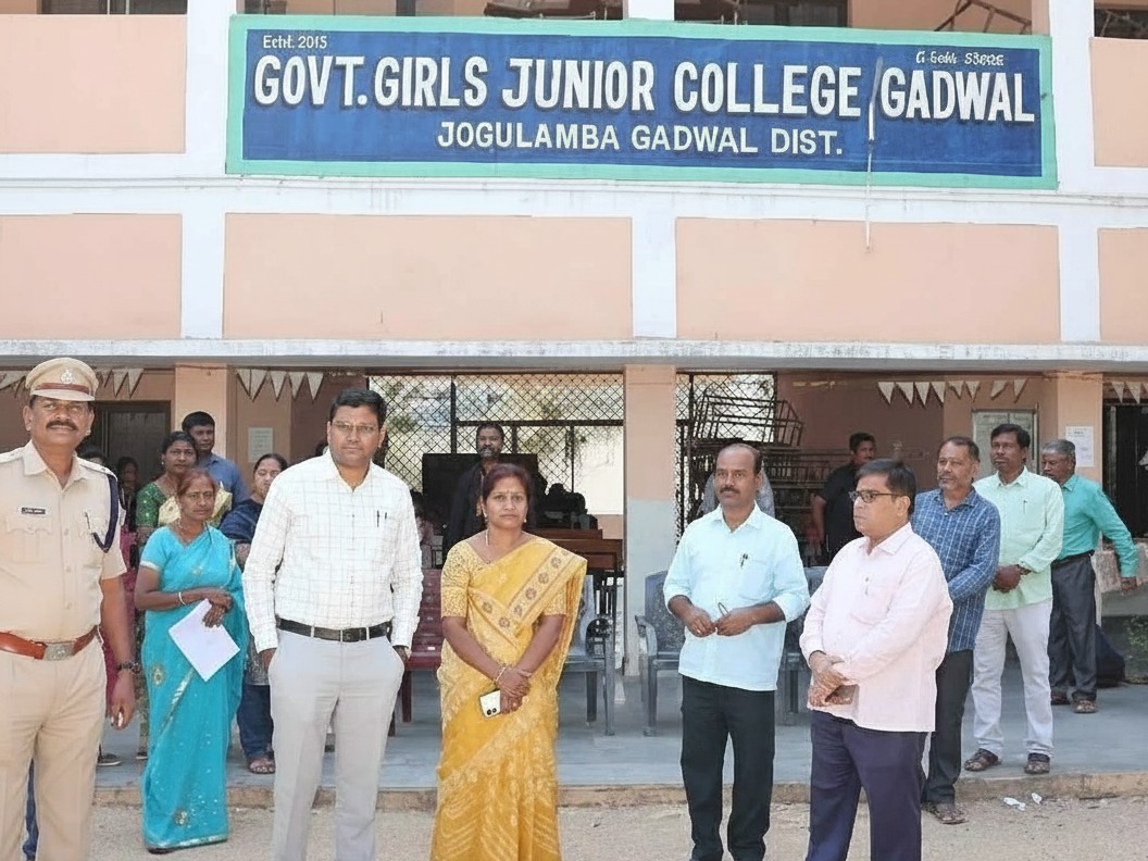 నీట్ పరీక్ష ఏర్పాట్లపై కలెక్టర్ తనిఖీ