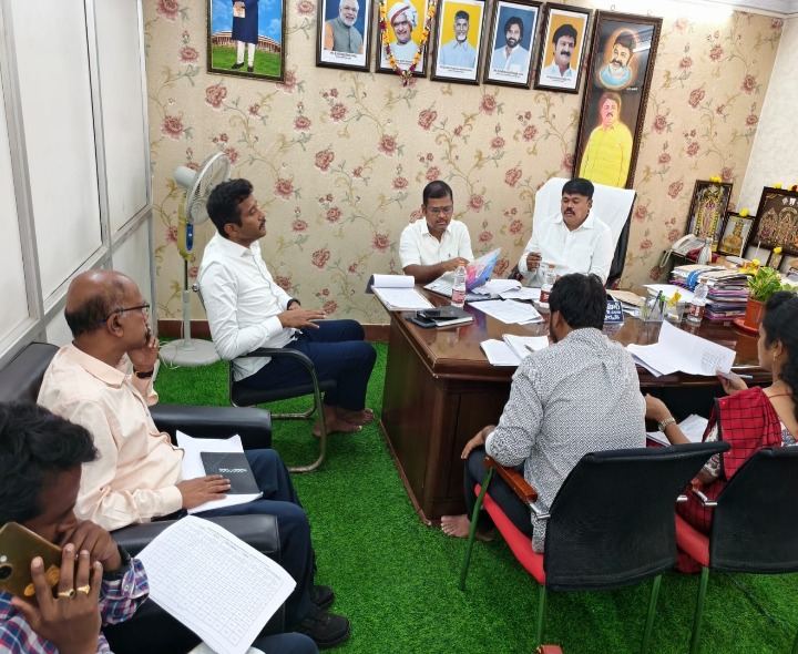 అభివృద్ధి పనులు వేగవంతం చేయాలి: మున్సిపల్ ఛైర్మన్