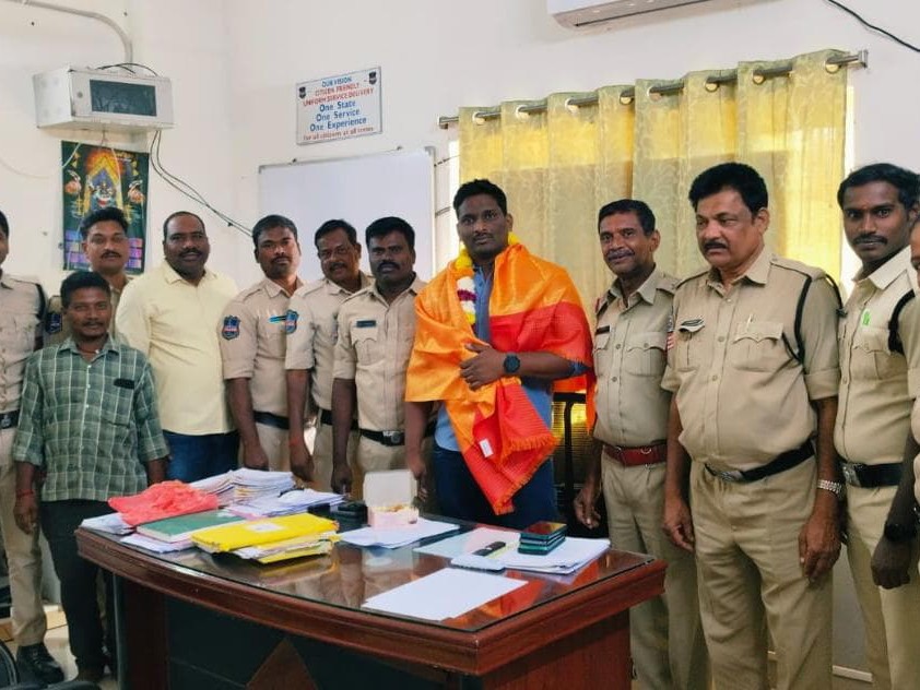 ‘ప్రజలు మెచ్చిన అధికారి ఎస్సై నందికర్’