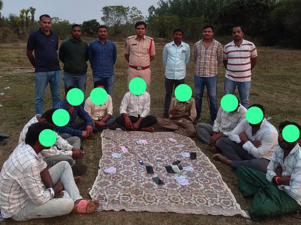 పేకాట స్థావరాలపై దాడులు.. 9 మంది అరెస్ట్