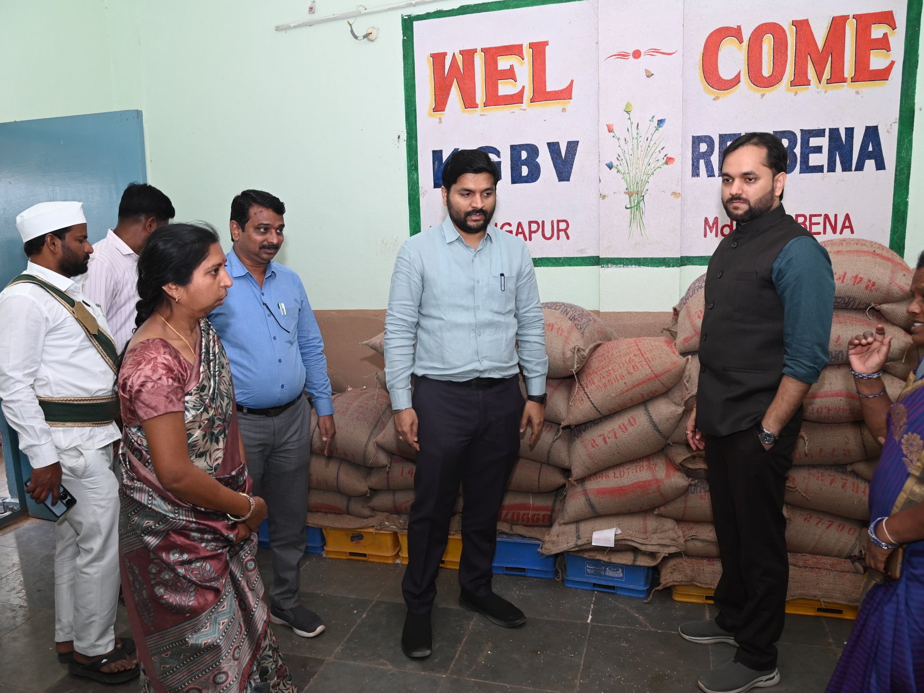 కేజీబీవీ పాఠశాలను తనిఖీ చేసిన కలెక్టర్