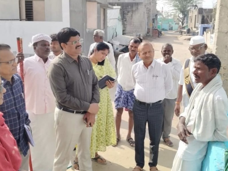 ‘గ్యాస్ సిలిండర్‌పై అదనపు వసూళ్లు చేస్తే చర్యలు’