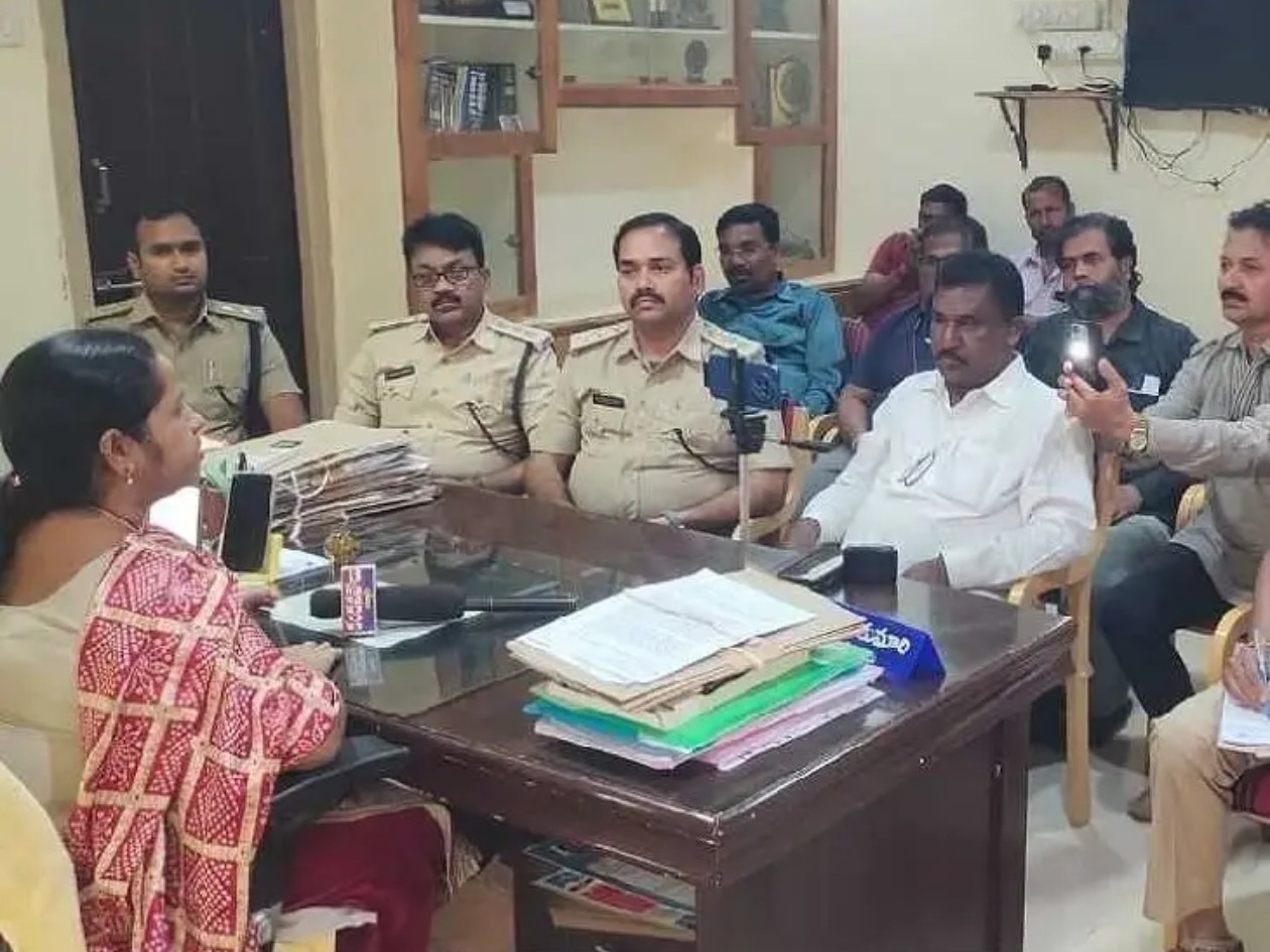 అధిక చార్జీలు వసూలు చేస్తే చర్యలు: డీటీసీ