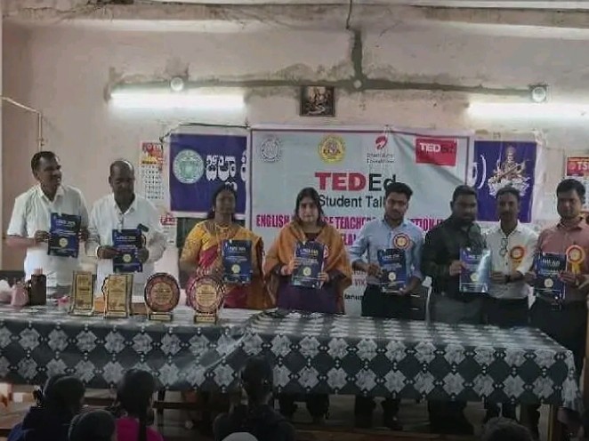 విద్యార్థులు ఆంగ్లభాషపై పట్టు సాధించాలి: డీఈవో