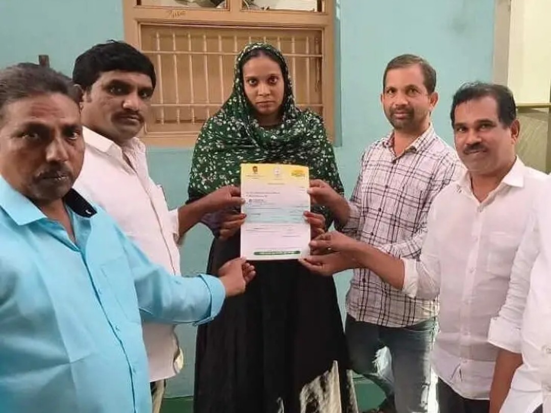 లబ్ధిదారులకు రూ. 1.32 లక్షల సీఎం సహాయ నిధి అందజేత