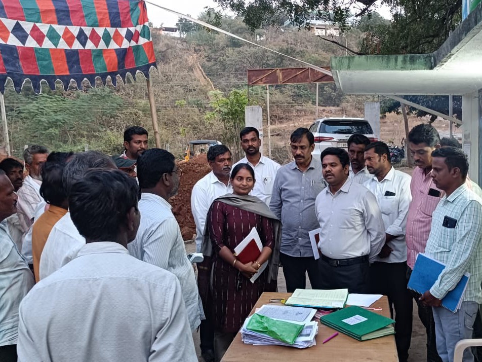 అవసరానికి మించి యూరియా కొనుగోలు చేయొద్దు