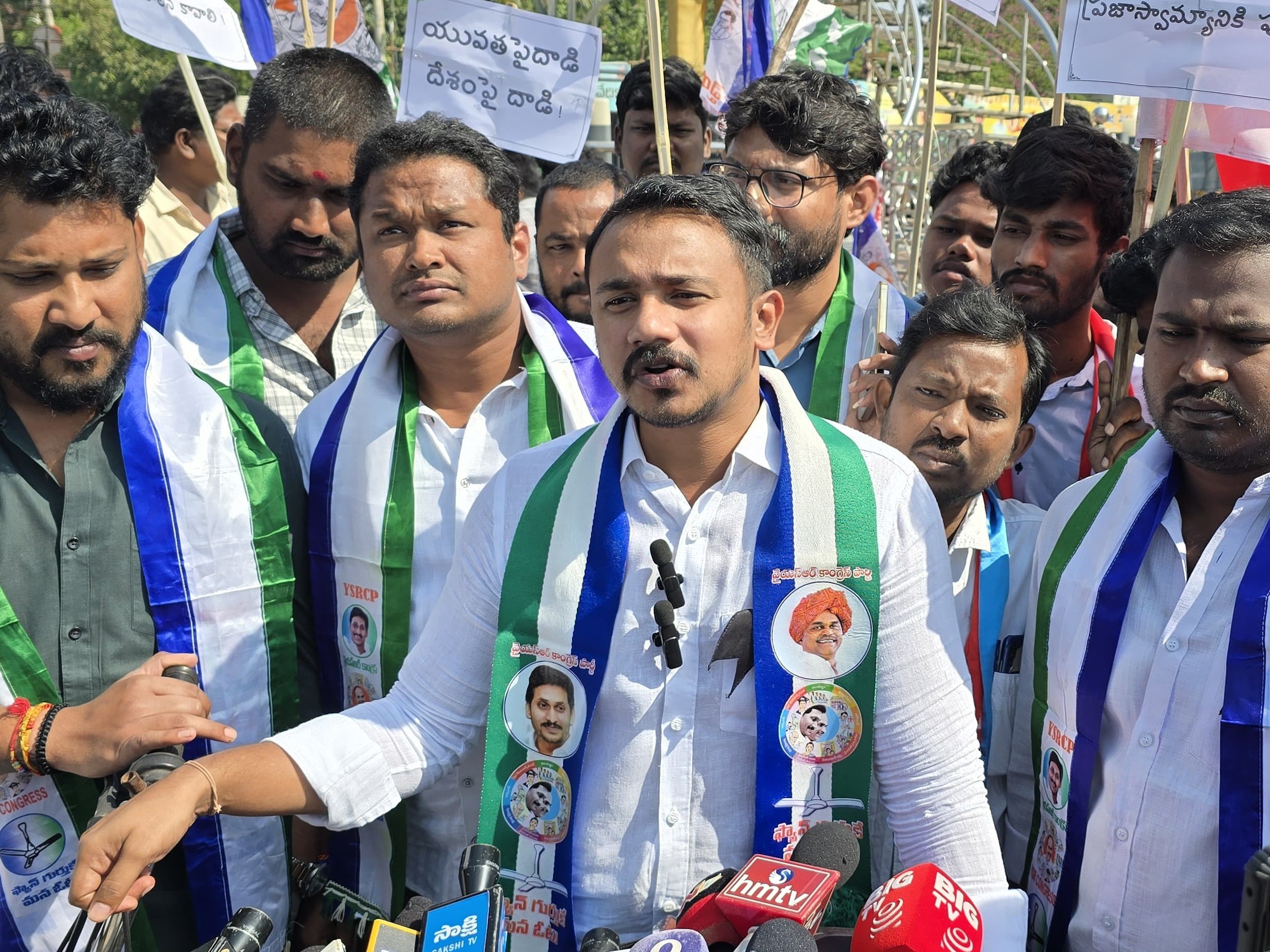 కూటమికి వ్యతిరేకంగా వైసీపీ ధర్నా