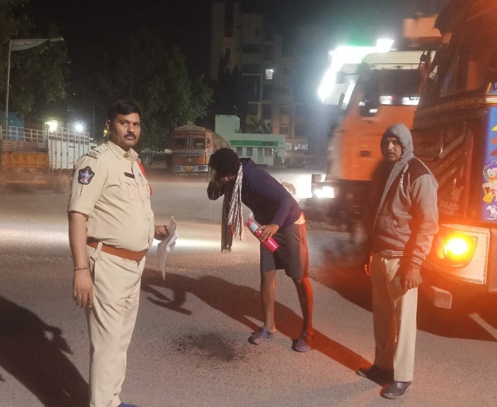 రోడ్డు ప్రమాదాల నివారణకు ‘స్టాప్, ఫేస్ వాష్ అండ్ గో’ కార్యక్రమం