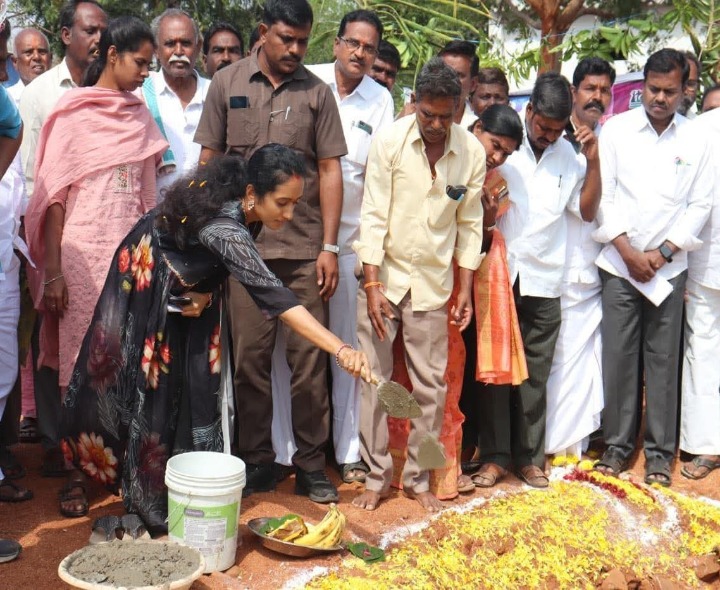 మినీ గోకులం షెడ్‌కు భూమిపూజ చేసిన ఎమ్మెల్యే
