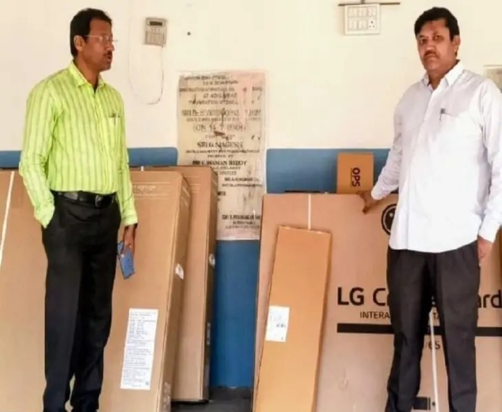 జిల్లాలో డిజిటల్ TVల పంపిణీ