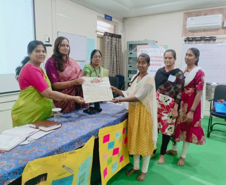 ‘బాలికలను అన్ని రంగాల్లో రాణించేలా తీర్చిదిద్దాలి’