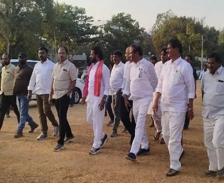 కేటీఆర్ సభ ఏర్పాట్లను పరిశీలించిన బీఆర్ఎస్ నేతలు