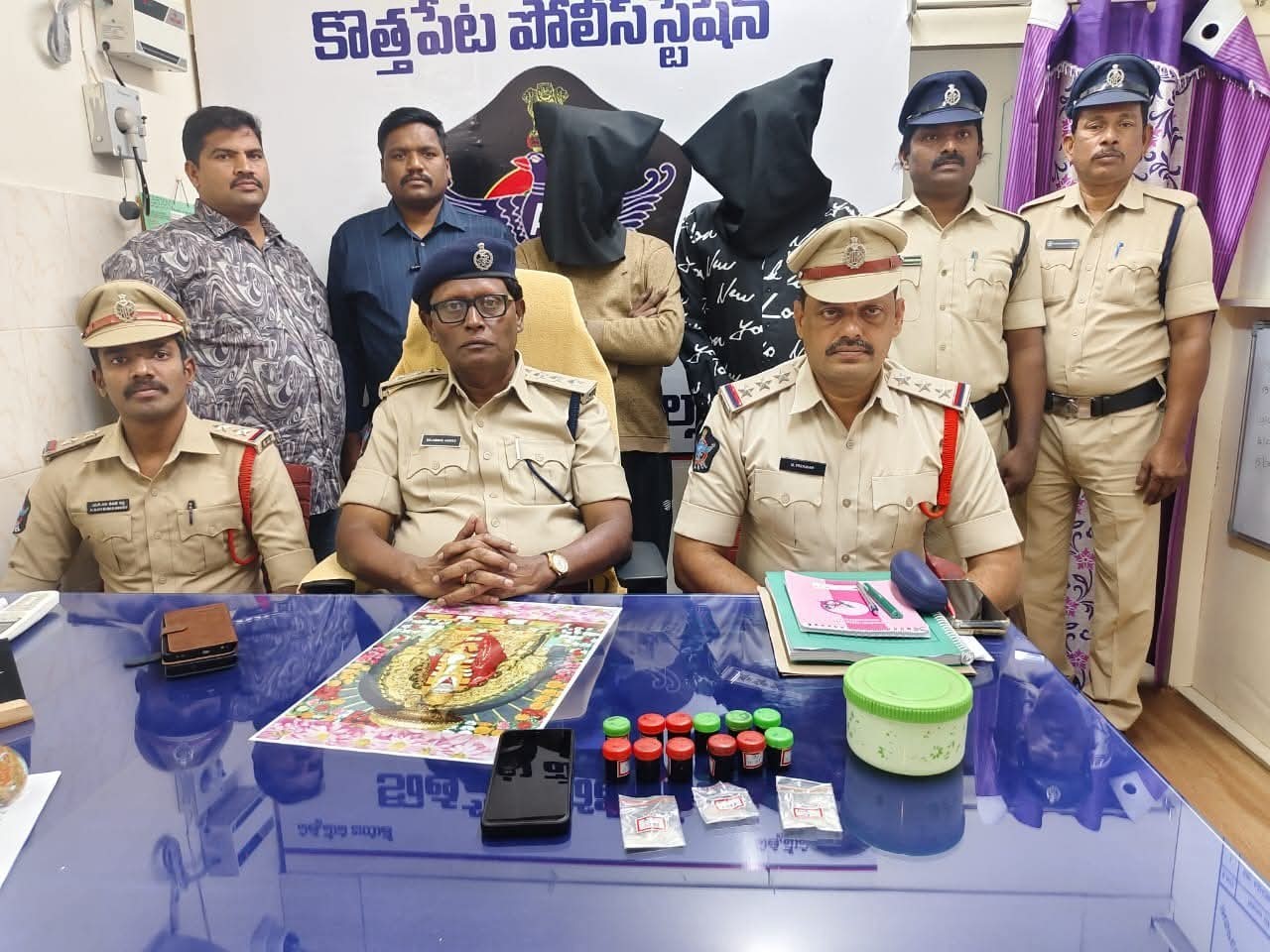 గుంటూరులో డ్రగ్స్ పట్టివేత.. ఇద్దరు అరెస్ట్