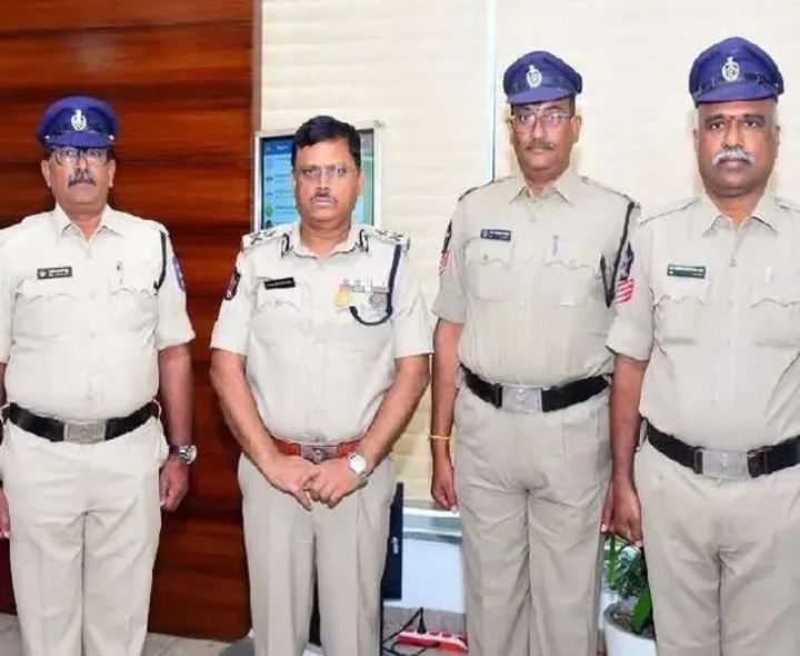 ముగ్గురు హెడ్ కానిస్టేబుళ్లకు పదోన్నతులు