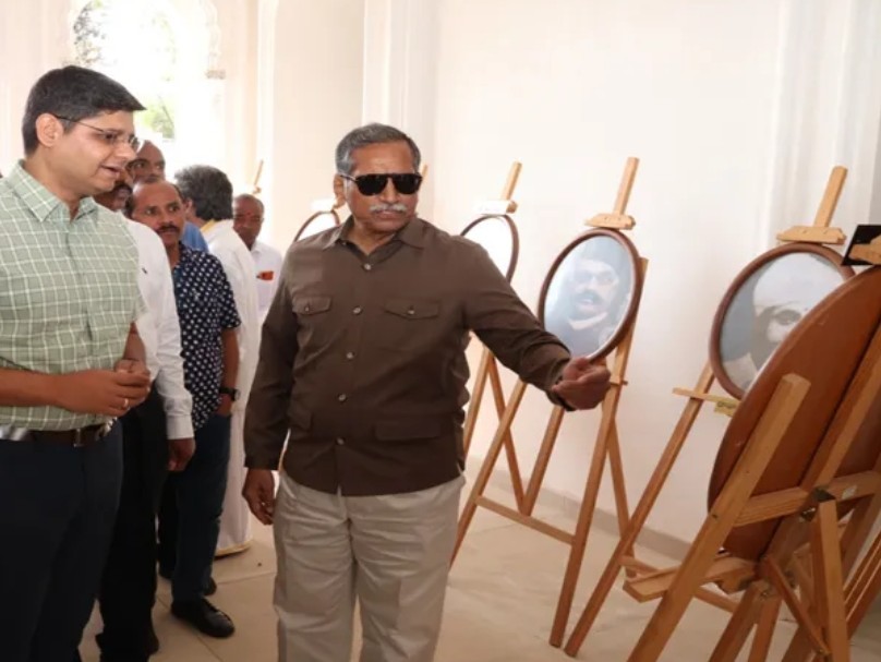 ‘సాహిత్యం ప్రజల జీవన విధానాన్ని, ఆలోచనలను ప్రతిబింబిస్తుంది’