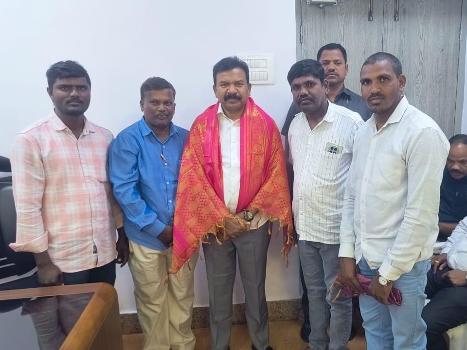 టీపీసీసీ ఎస్సీ సెల్ ఛైర్మన్‌కు ఘన సత్కారం