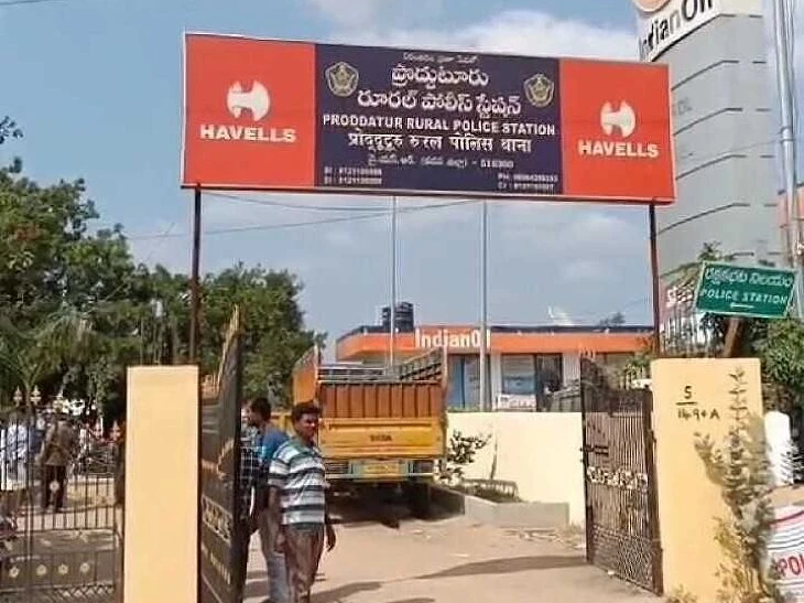 సీట్లో కూర్చోకముందే ఆ SIలకు మళ్ళీ ట్రాన్స్ఫర్