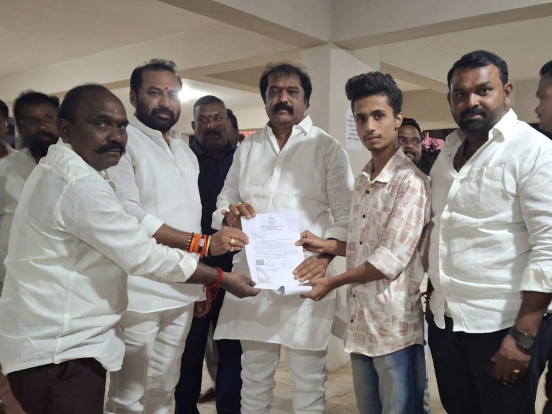 అనారోగ్యంతో బాధపడుతున్న మహిళకు ఆర్థిక సాయం