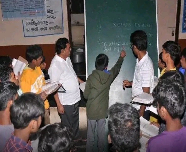 దొనకొండలో హాస్టల్‌‌ను తనిఖీ చేసిన అధికారి