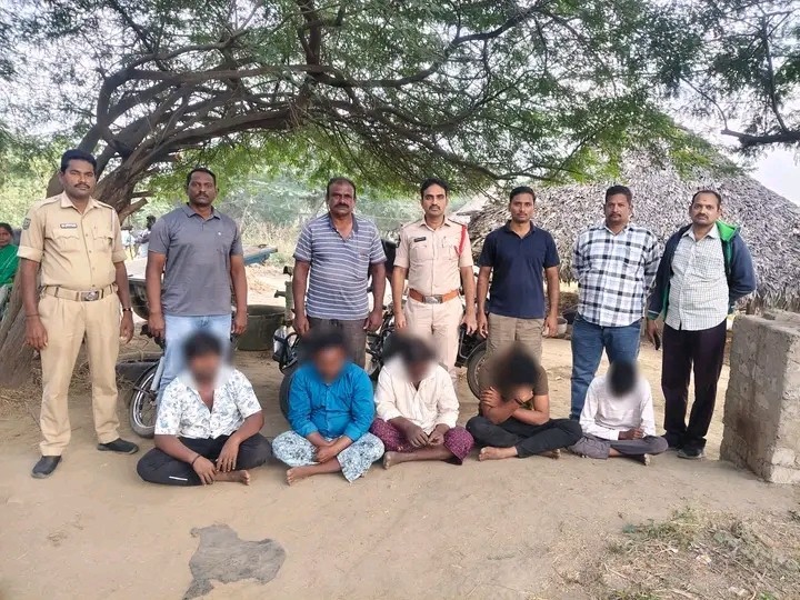 పేకాట శిబిరంపై దాడి.. ఐదుగురు నిందితులు అరెస్ట్