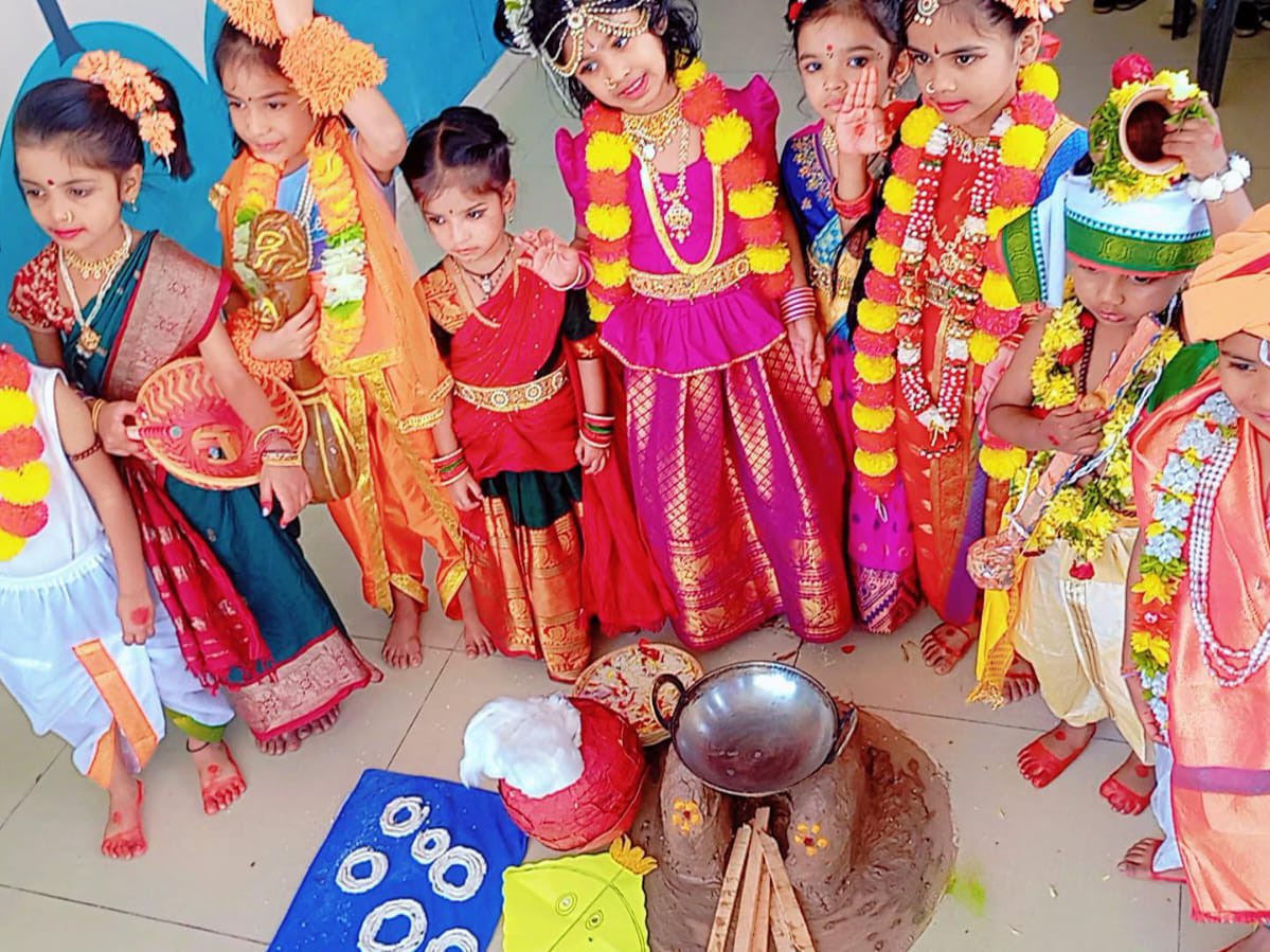 ఘనంగా సంక్రాంతి పండుగ ముందస్తు వేడుకలు