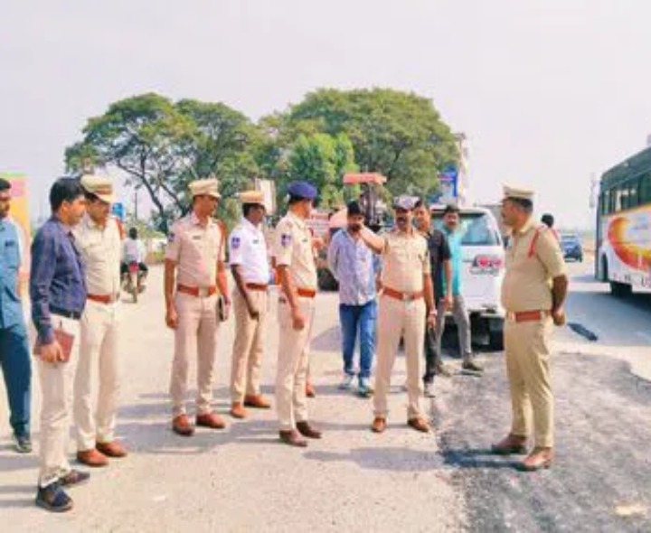 ‘ప్రయాణికులు భద్రతా నియమాలు పాటించాలి’