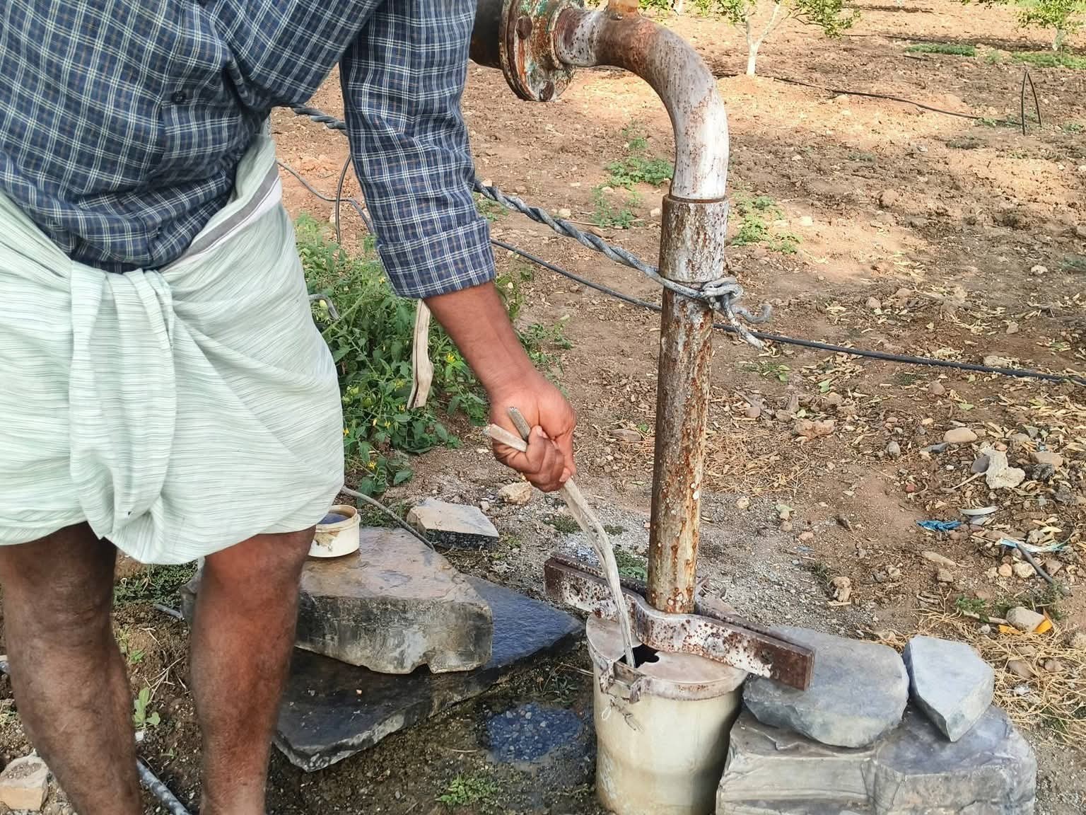 బోరు బావుల వద్ద విద్యుత్ కేబుల్ చోరీ