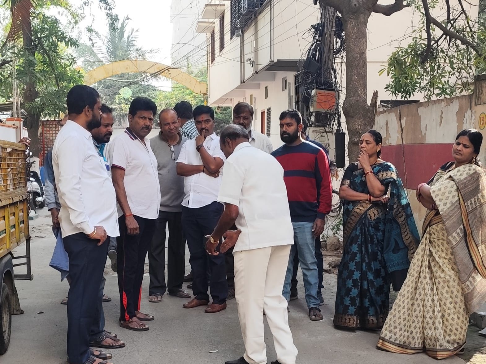 ‘కాలనీలో డ్రైనేజ్ సమస్యలను పరిష్కరించండి’