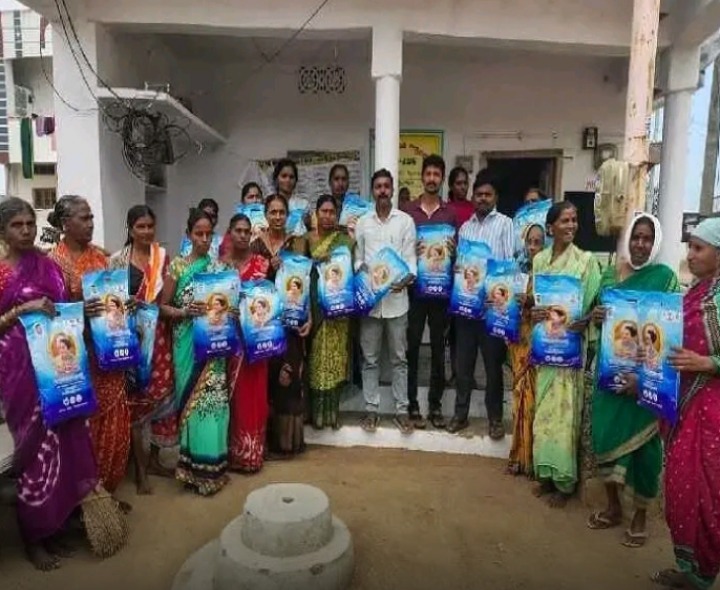 మండలంలో ఇందిరమ్మ చీరల పంపిణీ