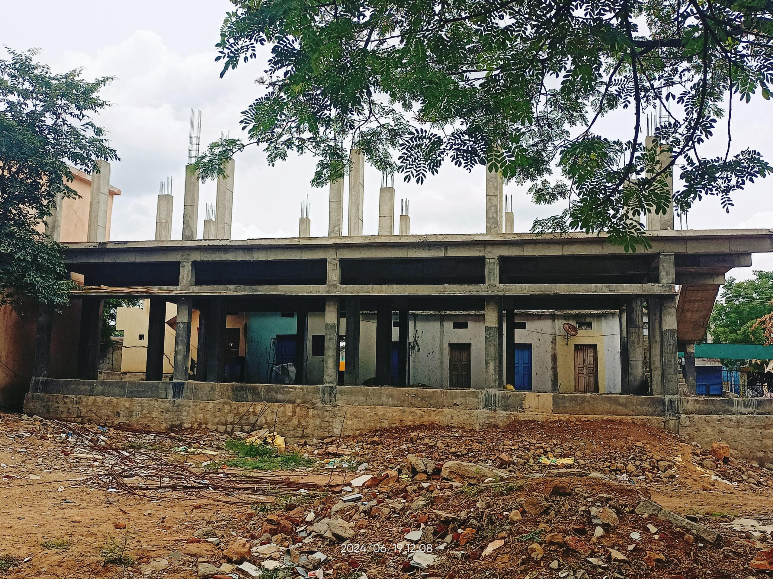 నిధులు లేక నిలిచిన జడ్పీహెచ్‌ పాఠశాల