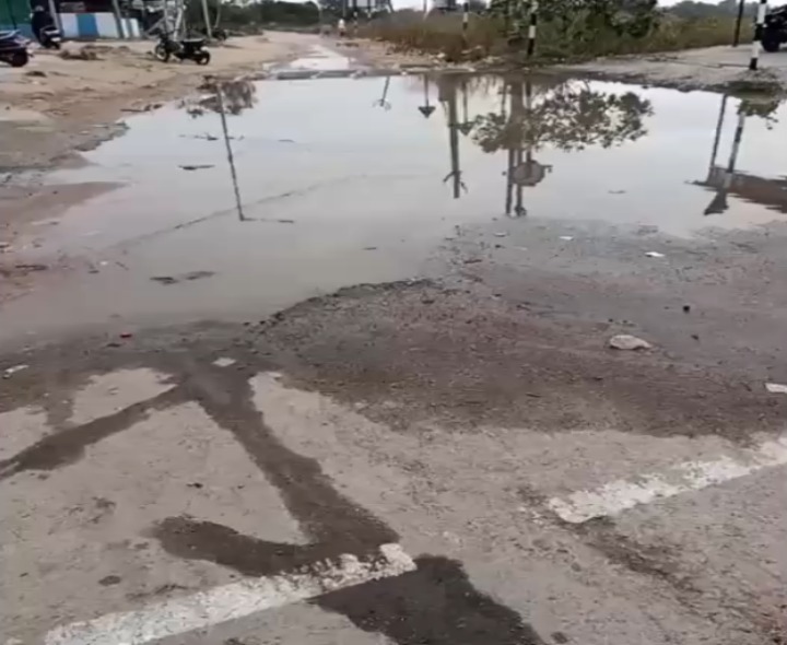 అల్లాదుర్గంలో భగీరథ పైప్‌లైన్ లీక్