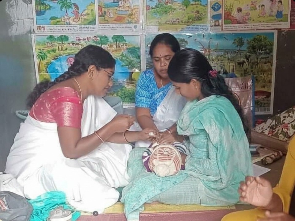 వెంకటగిరిలో పిల్లలకు టీకాల పంపిణీ