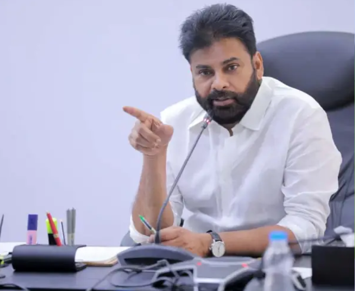 పోలీసు ఉన్నతాధికారులతో పవన్ సమీక్ష