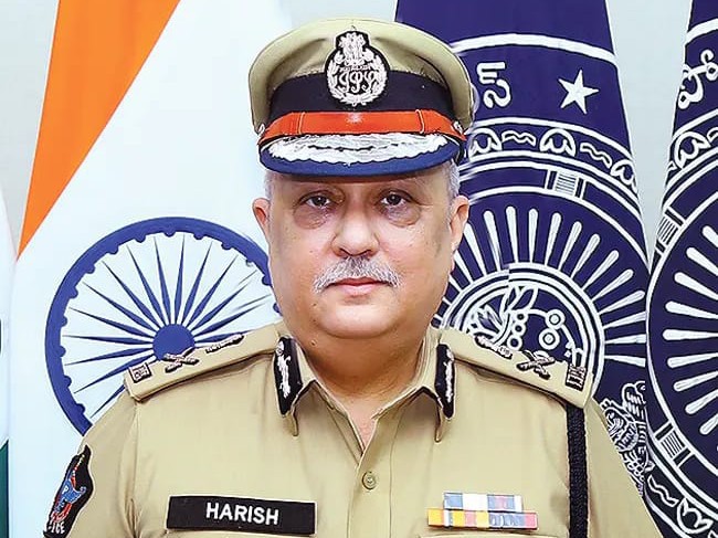 పోలీసుల అవినీతి.. రంగంలోకి డీజీపీ