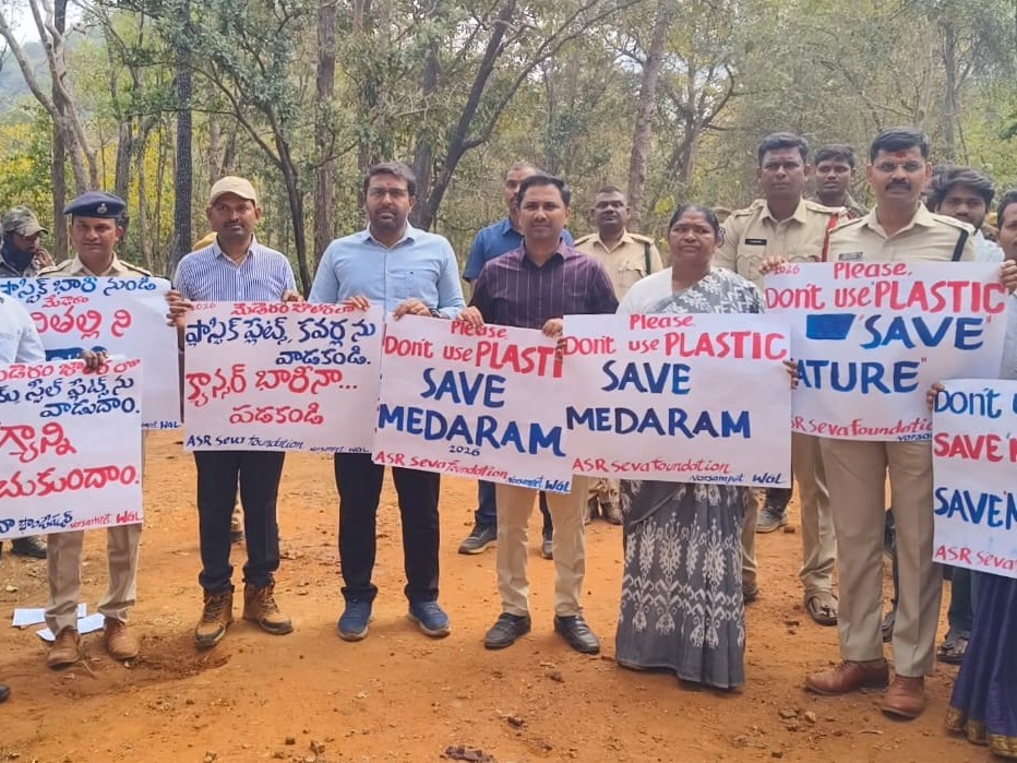 మేడారం జాతరలో సింగిల్ యూజ్ ప్లాస్టిక్ వాడకండి: మంత్రి