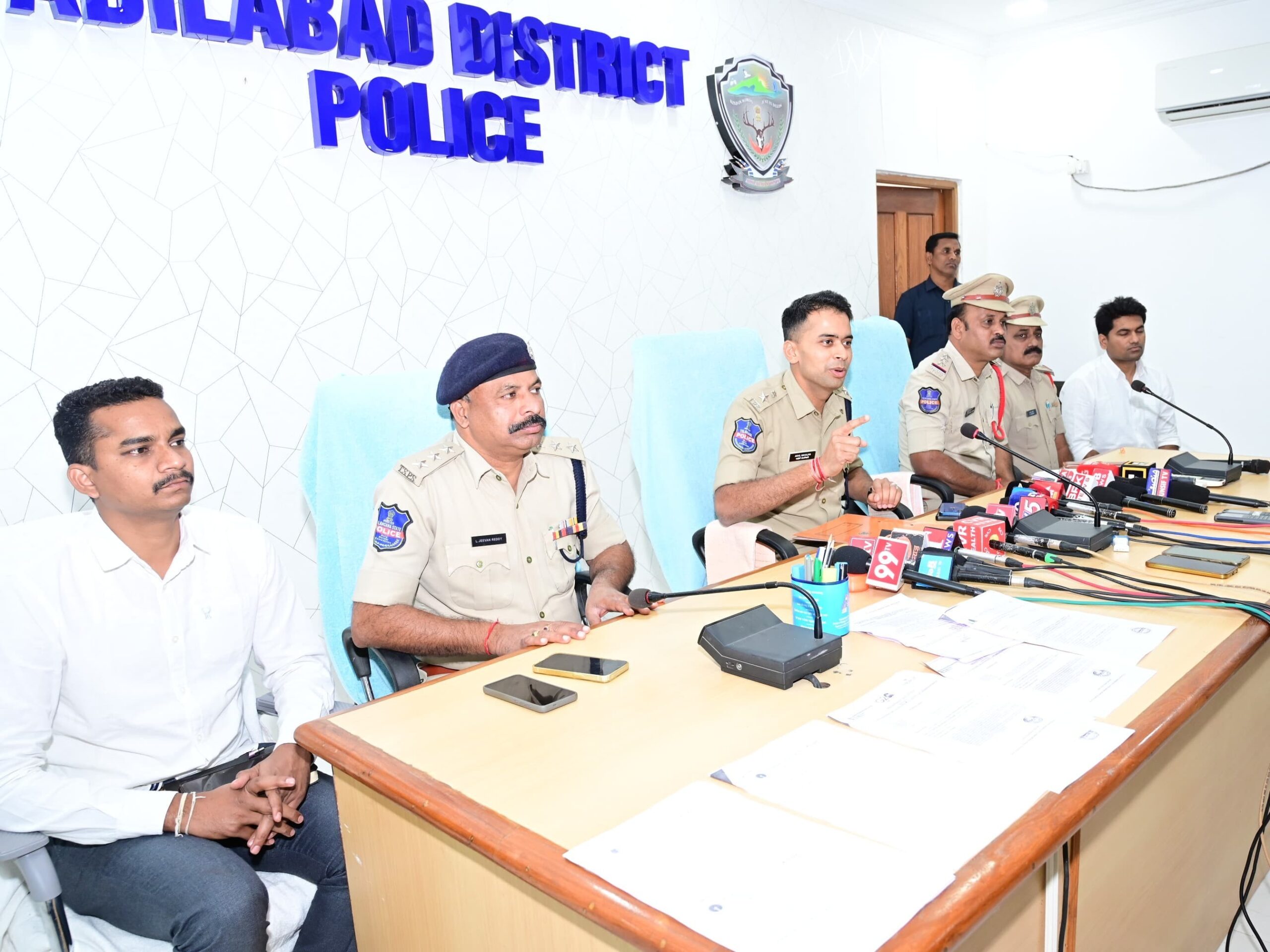 ఉద్యోగాల పేరిట మోసం చేస్తున్న ముఠా అరెస్ట్: SP