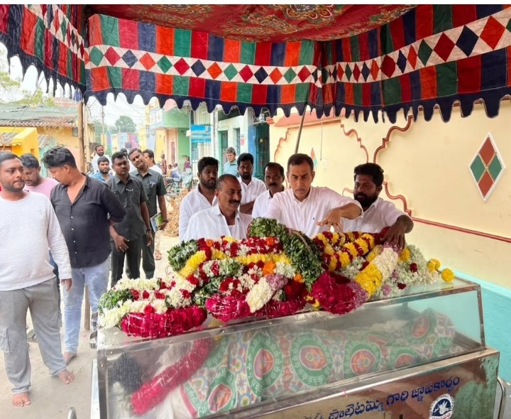 వెంకటరత్నం కుటుంబాన్ని పరామర్శించిన Apiic ఛైర్మన్