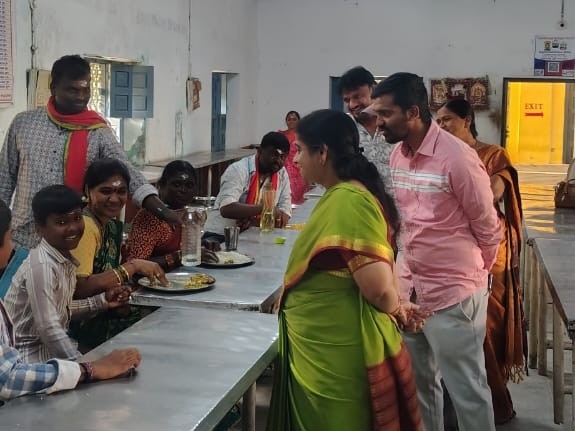 నిత్య అన్నదాన సత్రాన్ని పరిశీలించిన ఈవో