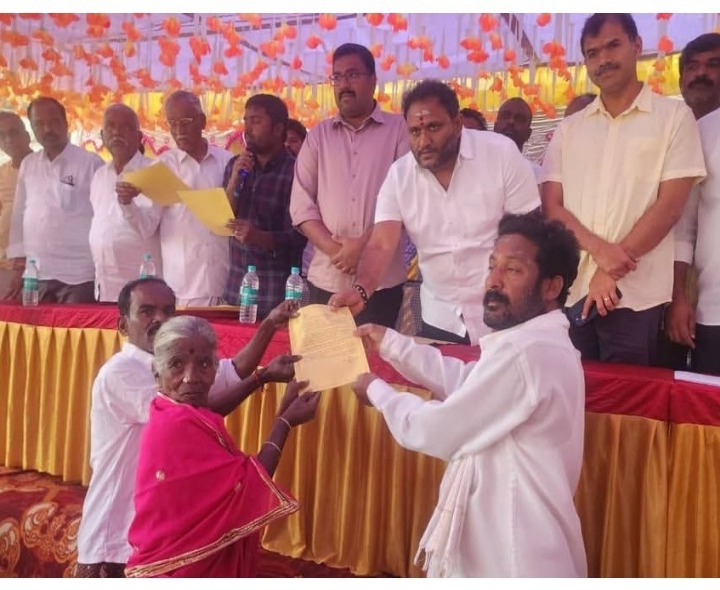 స్వచ్ఛందంగా భూములు ఇచ్చిన రైతులకు అభినందనలు